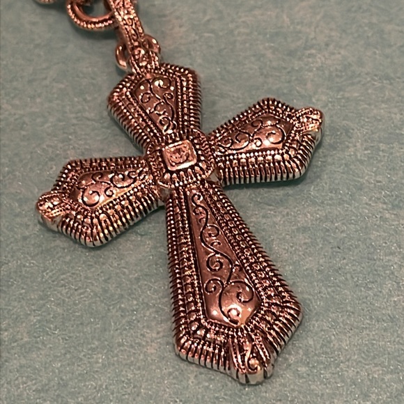 Silver Plated Cross Lightweight 18”-21” - Picture 3 of 8